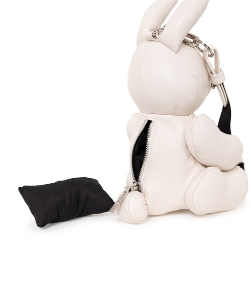 Maison MIHARA YASUHIRO（メゾンミハラヤスヒロ）の「"DOLLS" Rabbit Mini Bag（ショルダーバッグ・メンズ・ブラック・FREE）」の6枚目の写真