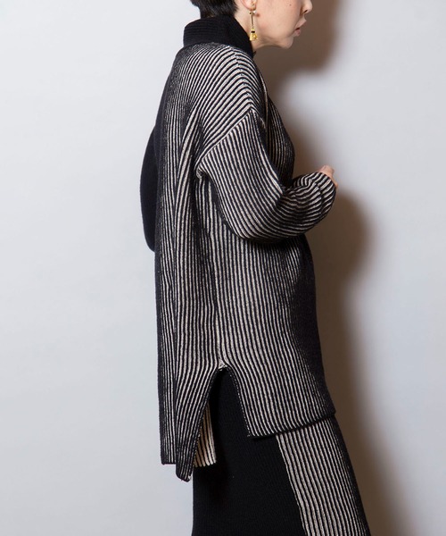 OSMOSIS(オズモーシス)の「畦ストライプタートルニットプルオーバー(ニット/セーター・レディース・ライトグレー/ダークグレー/ブラック・ONE SIZE)」の21枚目の写真