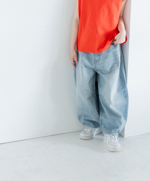 LOWRYS FARM（ローリーズファーム）の「デニムコクーンパンツ　260007（デニムパンツ・キッズ・ブルー/ライトブルー・110cm/120cm/130cm/140cm/150cm）」の11枚目の写真