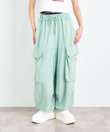 レディースのパンツ（グリーン・カーキ/緑色系）ファッション