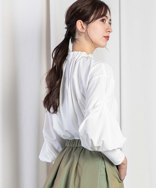 RAW FUDGE（ローファッジ）の「タックパフスリーブブラウス（シャツ/ブラウス・レディース・ブラック/サックスブルー/オフホワイト・M）」の5枚目の写真