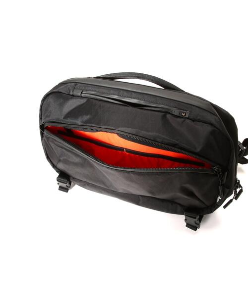 Aer(エアー)の「Aer(エアー)Travel Sling 2 X-Pac AER-91023(ショルダーバッグ・メンズ・ブラック・F)」の10枚目の写真