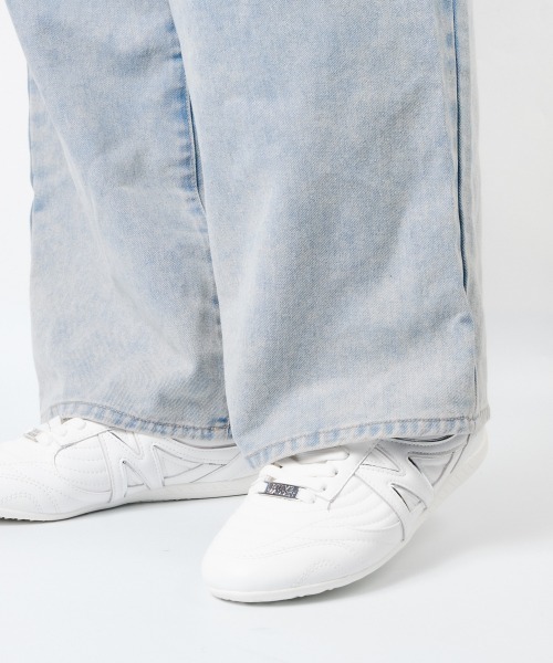 STEVE MADDEN（スティーブマデン）の「ローカットスニーカー/S.MADDEN FREEKICK-VS（スニーカー・レディース・シルバー/ブラック×シルバー/モカ/ホワイト×シルバー・22.5cm/23.0cm/23.5cm/23.5-24/24.0cm/24.5cm/24.5㎝）」の2枚目の写真