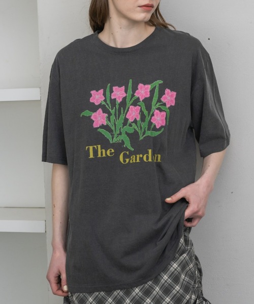 idem（イデム）の「flower print t-shirt／フラワープリントTシャツ（Tシャツ/カットソー・レディース・チャコールグレー/ホワイト・FREE）」の5枚目の写真