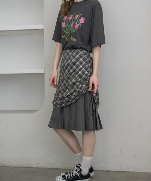 idem（イデム）の「flower print t-shirt／フラワープリントTシャツ（Tシャツ/カットソー・レディース・チャコールグレー/ホワイト・FREE）」の6枚目の写真