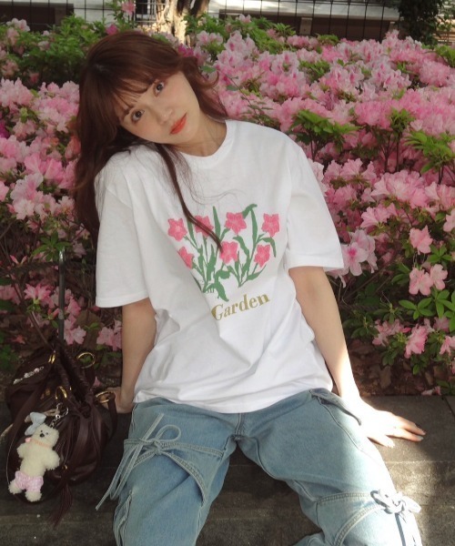 idem（イデム）の「flower print t-shirt／フラワープリントTシャツ（Tシャツ/カットソー・レディース・チャコールグレー/ホワイト・FREE）」の17枚目の写真