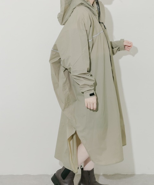 SMELLY（スメリー）の「『WEB限定』『ユニセックス』Wpc.　バイシクルスリーブポンチョ（ポンチョ・レディース・ネイビー/ベージュ・ONE）」の14枚目の写真