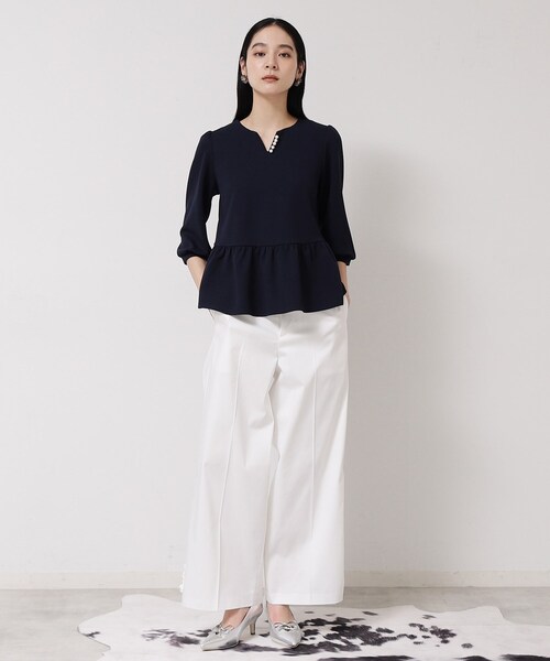 Sunauna（スーナウーナ）の「【パール調パーツ付き／春色】ペプラムトップス（シャツ/ブラウス・レディース・ネイビー/ライトブルー/アイボリー・40/38）」の9枚目の写真