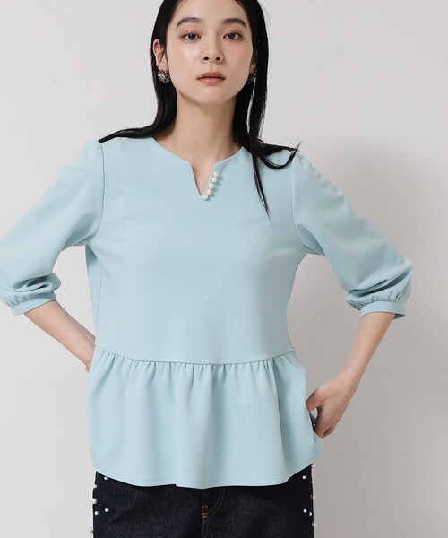 Sunauna（スーナウーナ）の「【パール調パーツ付き／春色】ペプラムトップス（シャツ/ブラウス・レディース・ネイビー/ライトブルー/アイボリー・40/38）」の12枚目の写真