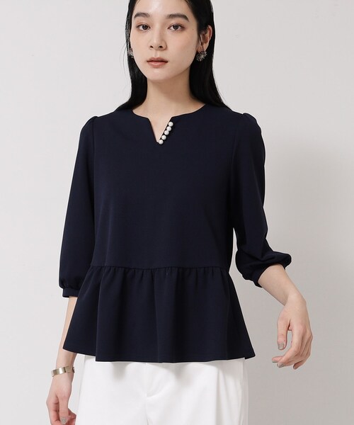 Sunauna（スーナウーナ）の「【パール調パーツ付き／春色】ペプラムトップス（シャツ/ブラウス・レディース・ネイビー/ライトブルー/アイボリー・40/38）」の14枚目の写真