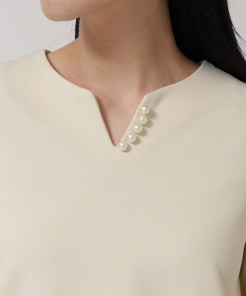 Sunauna（スーナウーナ）の「【パール調パーツ付き／春色】ペプラムトップス（シャツ/ブラウス・レディース・ネイビー/ライトブルー/アイボリー・40/38）」の20枚目の写真