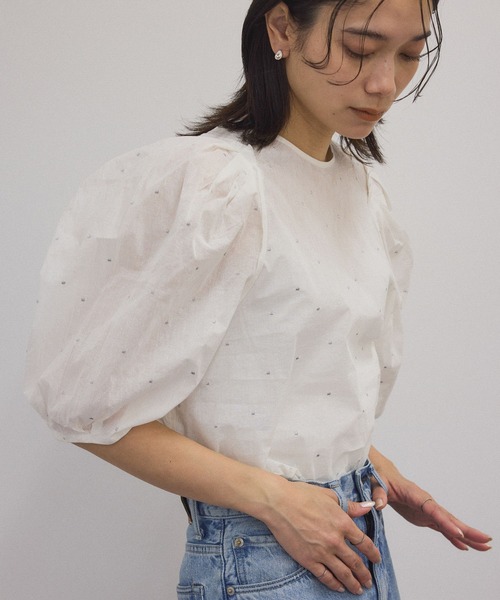 SALON adam et rope'（サロン アダム エ ロペ）の「【WEB限定】ラメドット刺繍ボリュームスリーブブラウス（シャツ/ブラウス・レディース・ブラック/ホワイト・FREE）」の13枚目の写真