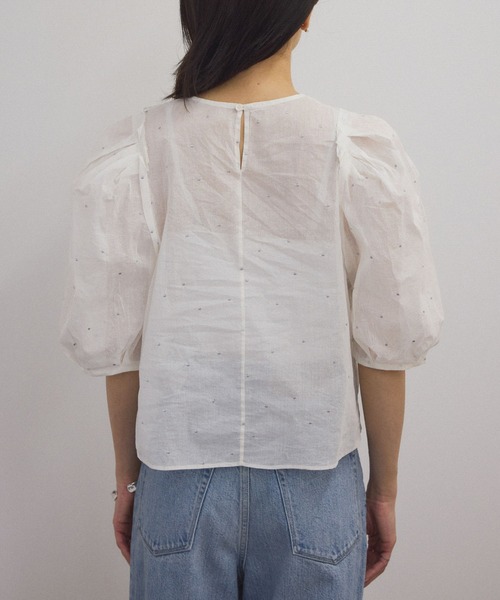 SALON adam et rope'（サロン アダム エ ロペ）の「【WEB限定】ラメドット刺繍ボリュームスリーブブラウス（シャツ/ブラウス・レディース・ブラック/ホワイト・FREE）」の9枚目の写真