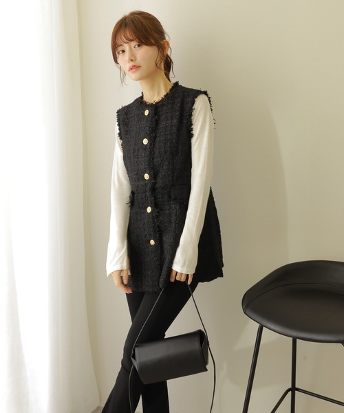 LAULEN(ローレン)の「fringe sleeveless tweed vest /ゴールドボタン フリンジ ツイード ベスト(ベスト・レディース・ブラック・FREE)」の2枚目の写真