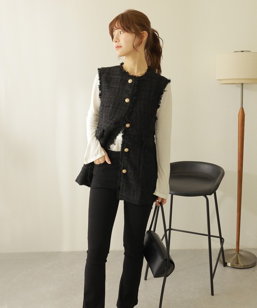 LAULEN(ローレン)の「fringe sleeveless tweed vest /ゴールドボタン フリンジ ツイード ベスト(ベスト・レディース・ブラック・FREE)」の5枚目の写真