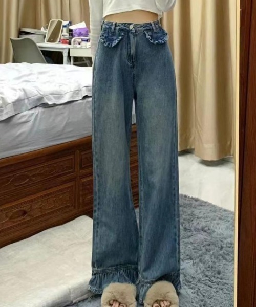 Mejoul（メジュール）の「【美脚シルエット】フリルフレア デニムパンツ（デニムパンツ・レディース・ブルー・M/L）」の7枚目の写真