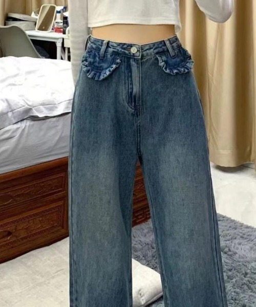 Mejoul（メジュール）の「【美脚シルエット】フリルフレア デニムパンツ（デニムパンツ・レディース・ブルー・M/L）」の8枚目の写真