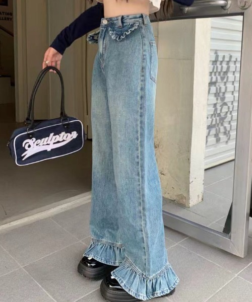 Mejoul（メジュール）の「【美脚シルエット】フリルフレア デニムパンツ（デニムパンツ・レディース・ブルー・M/L）」の11枚目の写真