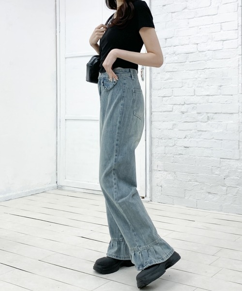 Mejoul（メジュール）の「【美脚シルエット】フリルフレア デニムパンツ（デニムパンツ・レディース・ブルー・M/L）」の17枚目の写真