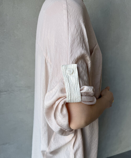 DouDou（ドゥドゥ）の「ソフトワッシャー2WAYスリーブシャツ（シャツ/ブラウス・レディース・オフホワイト/ブルー/ピンク・FREE）」の21枚目の写真