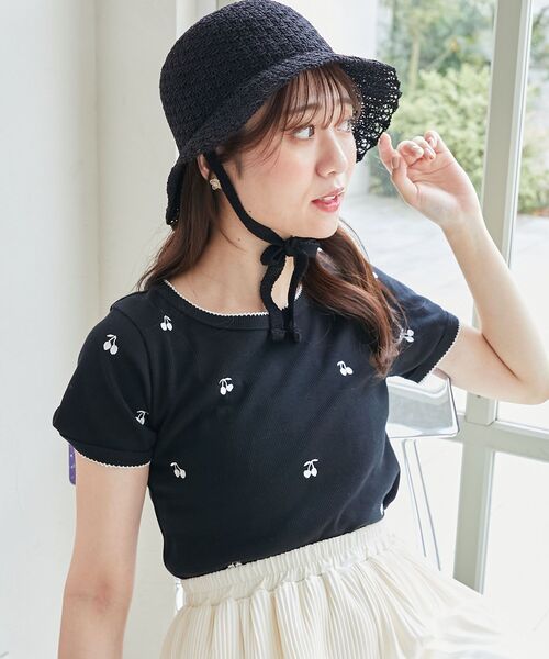 MAJESTIC LEGON（マジェスティックレゴン）の「ガーリーモチーフエンブロイダリーT（Tシャツ/カットソー・レディース・ピンク系その他2/ホワイト系その他2/ブラック系その他/ホワイト系その他・MEDIUM）」の4枚目の写真