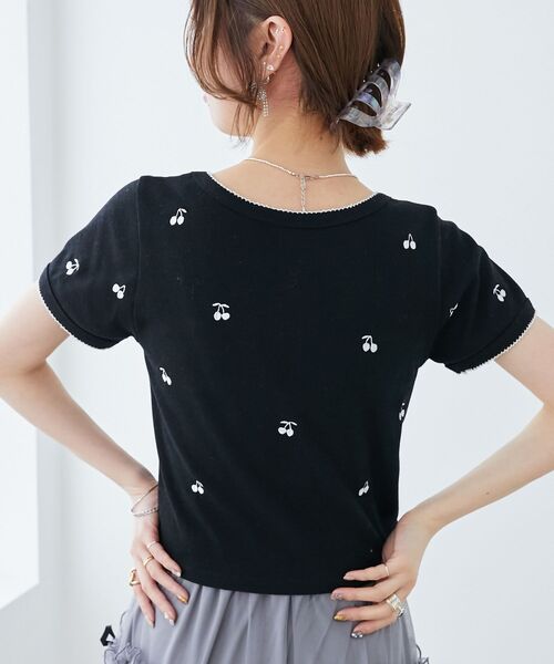 MAJESTIC LEGON（マジェスティックレゴン）の「ガーリーモチーフエンブロイダリーT（Tシャツ/カットソー・レディース・ピンク系その他2/ホワイト系その他2/ブラック系その他/ホワイト系その他・MEDIUM）」の6枚目の写真