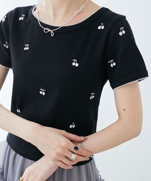 MAJESTIC LEGON（マジェスティックレゴン）の「ガーリーモチーフエンブロイダリーT（Tシャツ/カットソー・レディース・ピンク系その他2/ホワイト系その他2/ブラック系その他/ホワイト系その他・MEDIUM）」の7枚目の写真