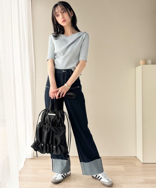 classicalelf（クラシカルエルフ）の「大人ガーリー、だけどちゃんと実用的。ロゴプレート使いリボンシャーリングトートバッグ（トートバッグ・レディース・ライトグレー/ブラック・ONE SIZE）」の5枚目の写真