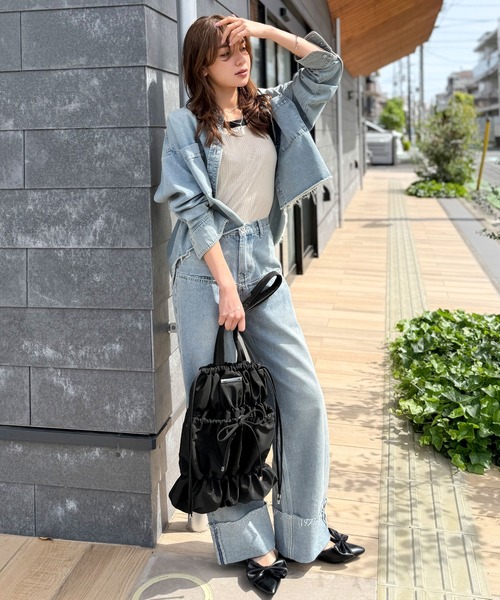 classicalelf（クラシカルエルフ）の「大人ガーリー、だけどちゃんと実用的。ロゴプレート使いリボンシャーリングトートバッグ（トートバッグ・レディース・ライトグレー/ブラック・ONE SIZE）」の9枚目の写真