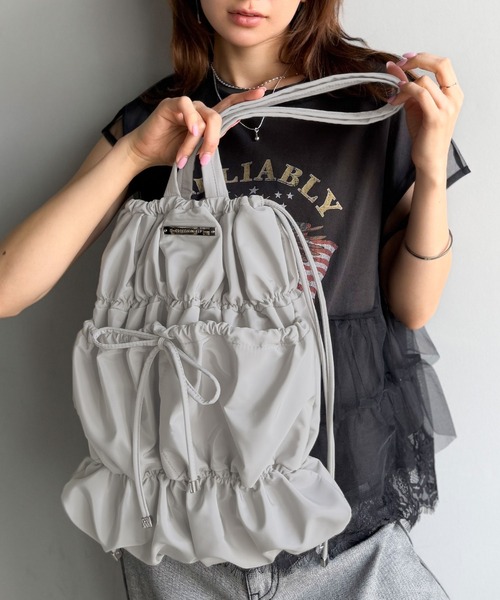 classicalelf（クラシカルエルフ）の「大人ガーリー、だけどちゃんと実用的。ロゴプレート使いリボンシャーリングトートバッグ（トートバッグ・レディース・ライトグレー/ブラック・ONE SIZE）」の15枚目の写真