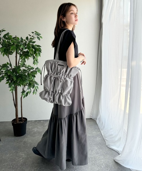 classicalelf（クラシカルエルフ）の「大人ガーリー、だけどちゃんと実用的。ロゴプレート使いリボンシャーリングトートバッグ（トートバッグ・レディース・ライトグレー/ブラック・ONE SIZE）」の20枚目の写真