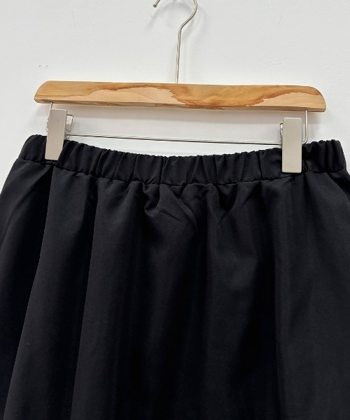 maison de LATIR(メゾンドラティール)の「ミモレ丈パラシュートボリュームスカート(スカート・レディース・ブラック・ONESIZE)」の7枚目の写真