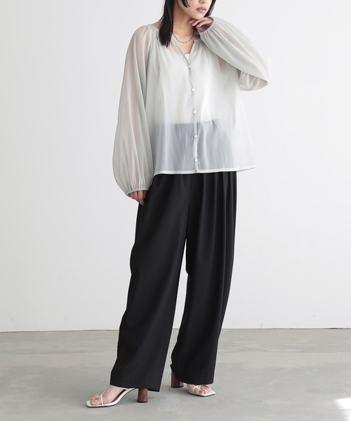 for/c(フォーシー)の「キーネックシアーブラウス【サスティナブル】(シャツ/ブラウス・レディース・オフホワイト/グレー/ブラック・M/L)」の18枚目の写真