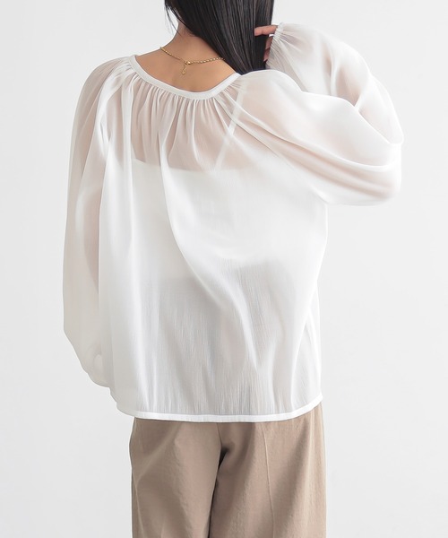 for/c(フォーシー)の「キーネックシアーブラウス【サスティナブル】(シャツ/ブラウス・レディース・オフホワイト/グレー/ブラック・M/L)」の12枚目の写真