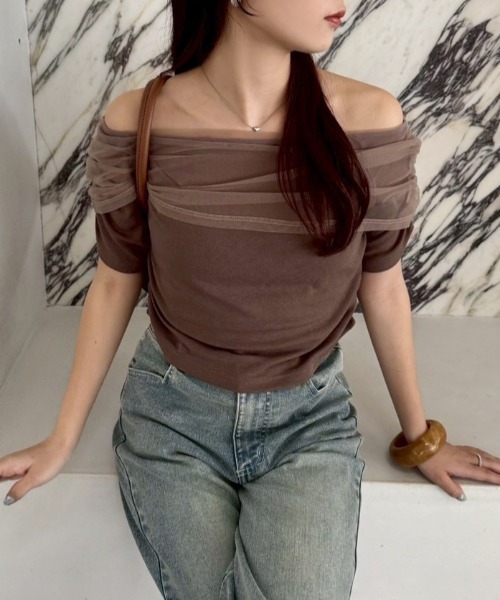one after another NICE CLAUP(ワンアフターアナザーナイスクラップ)の「チュールオフショルトップス(Tシャツ/カットソー・レディース・オフホワイト/モカ/ベージュ/グレー・FREE)」の3枚目の写真