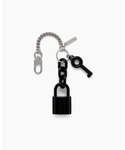 MARC JACOBS（マークジェイコブス）の「PADLOCK BAG CHARM SLG/ザ