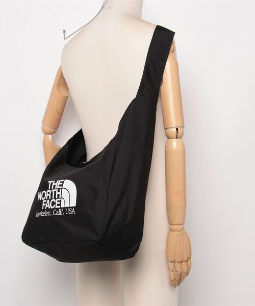 THE NORTH FACE(ザノースフェイス)の「THE NORTH FACE ビッグロゴショルダーバッグ BIG LOGO SHOULDER BAG(ショルダーバッグ・メンズ・ブラック・FREE)」の5枚目の写真
