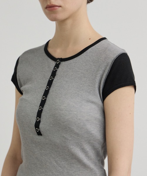 INSCRIRE（アンスクリア）の「【INSCRIRE/アンスクリア】Natural Mix Rib S/S Henry/ナチュラルミックスリブヘンリーネックTシャツ（Tシャツ/カットソー・レディース・グレー/ホワイト・FREE）」の9枚目の写真