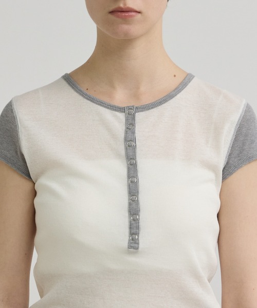 INSCRIRE（アンスクリア）の「【INSCRIRE/アンスクリア】Natural Mix Rib S/S Henry/ナチュラルミックスリブヘンリーネックTシャツ（Tシャツ/カットソー・レディース・グレー/ホワイト・FREE）」の15枚目の写真