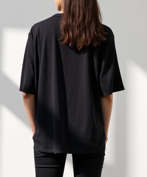 aquagarage(アクアガレージ)の「接触冷感オーバーサイズTシャツ(Tシャツ/カットソー・レディース・ブラック/オフホワイト/チャコール・FREE)」の5枚目の写真