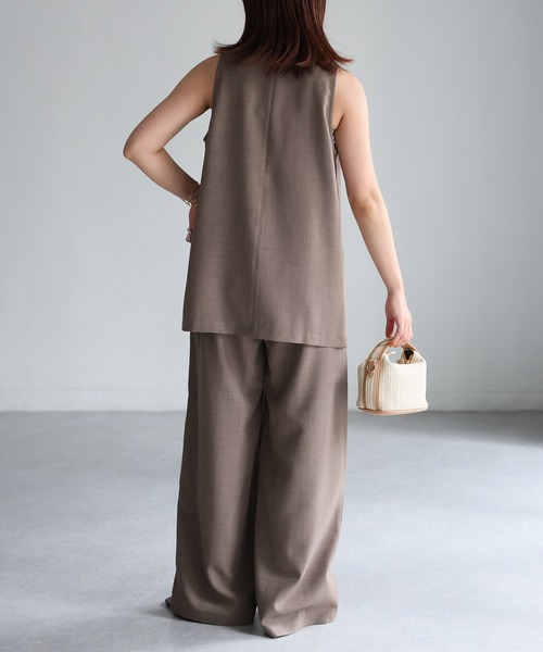 Riberry（リベリー）の「ノーカラーベスト×タックワイドパンツセットアップ（セットアップ・レディース・ブラック/ブラウン・FREE）」の4枚目の写真