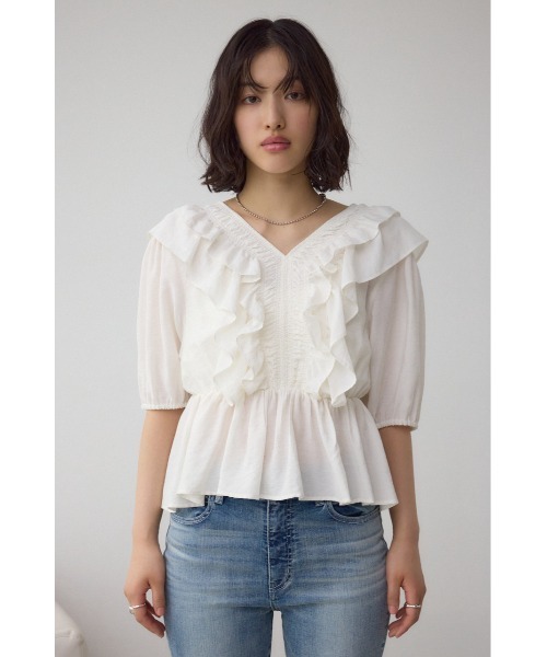 AZUL by moussy(アズールバイマウジー)の「ラッフルショルダーブラウス(シャツ/ブラウス・レディース・オフホワイト/ブラック・SMALL/MEDIUM)」の6枚目の写真