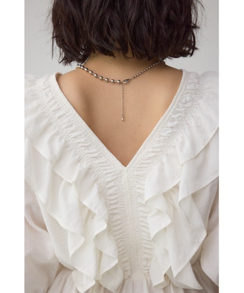 AZUL by moussy(アズールバイマウジー)の「ラッフルショルダーブラウス(シャツ/ブラウス・レディース・オフホワイト/ブラック・SMALL/MEDIUM)」の10枚目の写真
