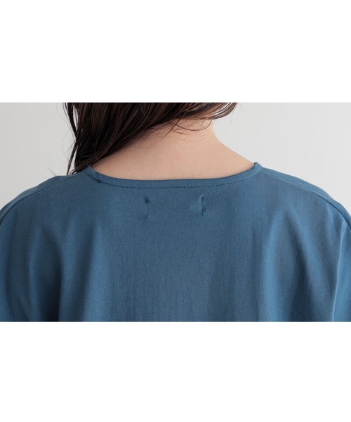 n'OrLABEL(ノアールレーベル)の「【汗じみ防止】裾タックカットソー(Tシャツ/カットソー・レディース・グリーン/ブルー/オフホワイト/杢グレー/ブラック・2/1)」の17枚目の写真