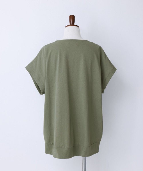 n'OrLABEL(ノアールレーベル)の「【汗じみ防止】裾タックカットソー(Tシャツ/カットソー・レディース・グリーン/ブルー/オフホワイト/杢グレー/ブラック・2/1)」の9枚目の写真