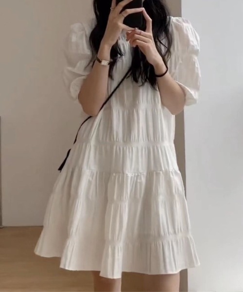SPIGA(スピーガ)の「袖パフティアードワンピース(ワンピース・レディース・ブラック/ホワイト・SMALL/MEDIUM/LARGE/X-LARGE)」の5枚目の写真