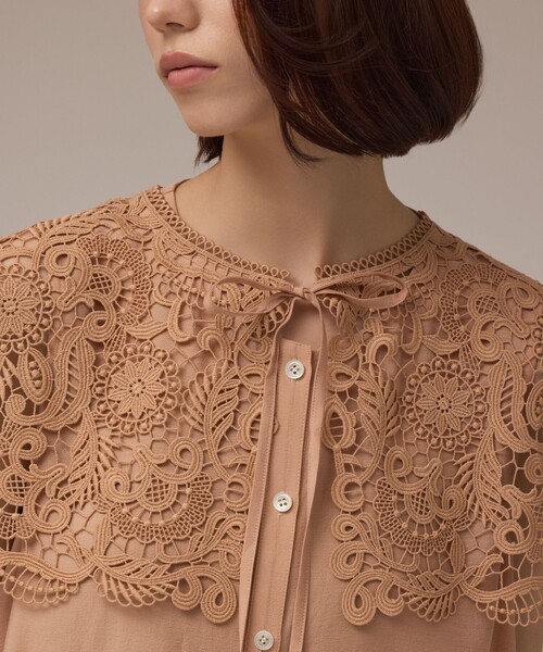 GRACE CONTINENTAL（グレースコンチネンタル）の「パターンレースカラーブラウス（シャツ/ブラウス・レディース・ブラック/ピンク/ホワイト・36/38）」の16枚目の写真