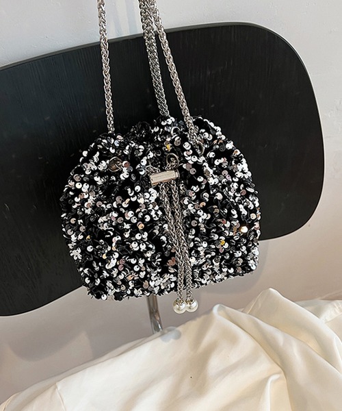 DRESS PLUS(ドレスプラス)の「スパンコール×チェーンが映える巾着バッグ(ショルダーバッグ・レディース・ブラック/シルバー・フリー)」の15枚目の写真