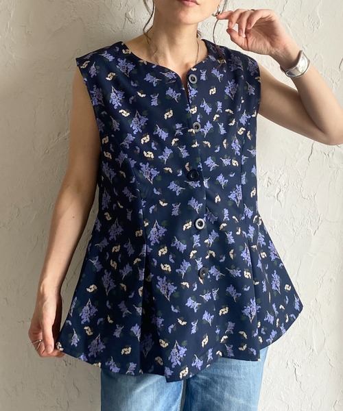 She's Closet(シーズクローゼット)の「花柄フラワープリント&アート柄タックフレアペプラムジレベスト(ベスト・レディース・ブラック系その他/ブラック/ベージュ系その他/ベージュ/ネイビー/ブルー系その他・FREE)」の6枚目の写真