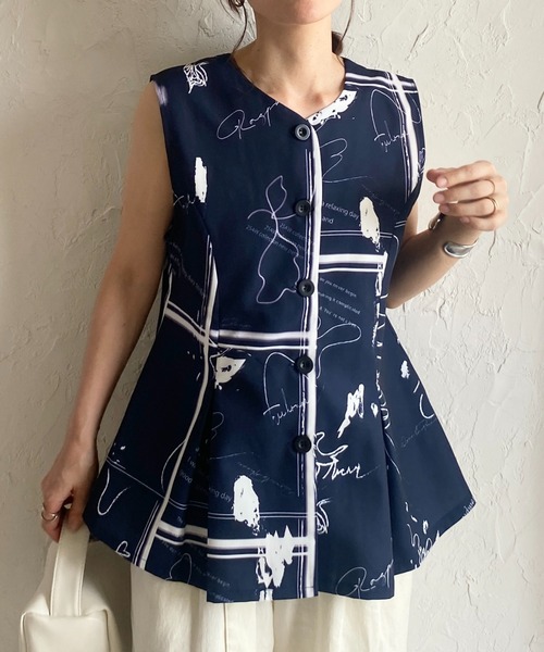 She's Closet(シーズクローゼット)の「花柄フラワープリント&アート柄タックフレアペプラムジレベスト(ベスト・レディース・ブラック系その他/ブラック/ベージュ系その他/ベージュ/ネイビー/ブルー系その他・FREE)」の5枚目の写真